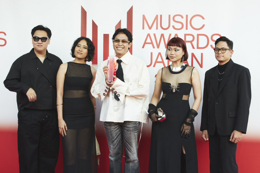 Hindia Raih Special Award di Music Awards Japan 2026: “Bangga Lewati Hari Ini Bersamamu, Tinju Ke Atas!”