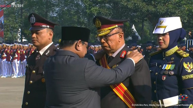 Prabowo Anugerahkan Pangkat Komjen Polisi Kehormatan kepada Sidarto Danusubroto, Ajudan Terakhir Bung Karno