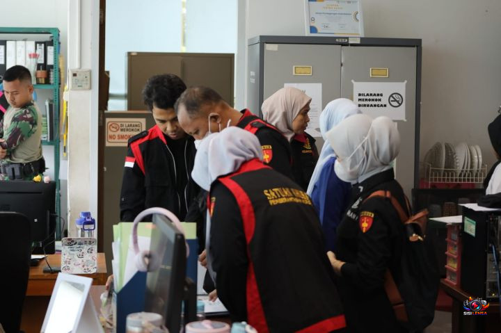 Kejari Bekasi Sita 3 Koper Hitam dan 2 Boks Dokumen di Disdagperin serta Pasar Bantargebang