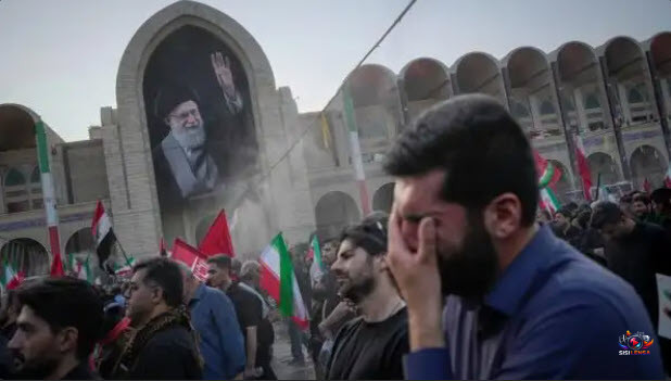 Ribuan Warga Iran Padati Grand Mosalla di Tengah Cuaca Panas untuk Persemayaman Jenazah Ayatollah Ali Khamenei