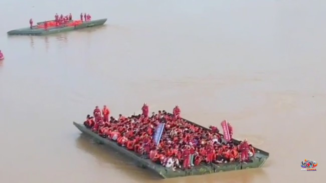 Heroik! Tim Penyelamat China Bangun Jembatan Apung 60 Meter untuk Evakuasi 12.000 Siswa Terjebak Banjir