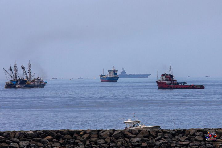 Tegang di Selat Hormuz: Garda Revolusi Iran Tutup Jalur Strategis setelah Tembak Peringatan Kapal