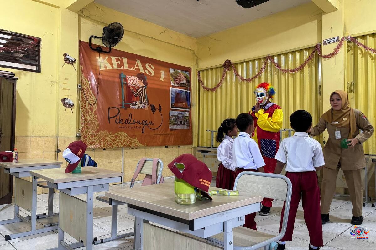 Meriahkan MPLS dengan Hanya 3 Murid Baru, SDN Purwoyoso 1 Semarang Hadirkan Badut dan Tema Sirkus