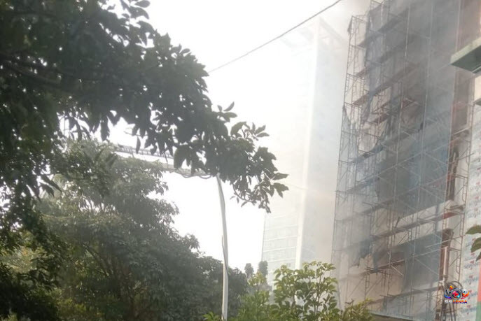 Kebakaran Melanda Gedung Ruko Central di Cikini Menteng, 22 Unit Damkar Diterjunkan