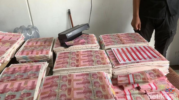 Polda Metro Jaya Gagalkan Peredaran Uang Palsu Rp36 Miliar, Diduga Akan Disusupkan ke Jaringan Perbankan