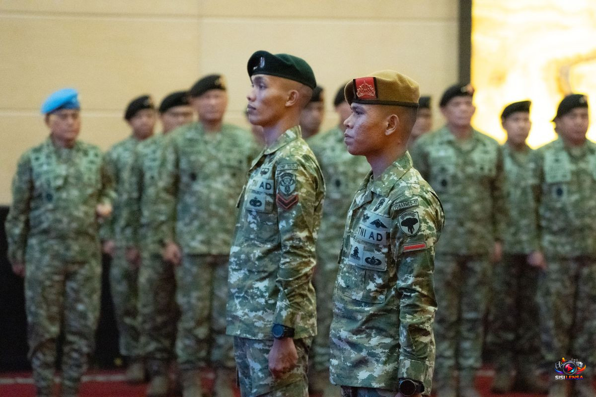 Panglima TNI Beri Kenaikan Pangkat Luar Biasa kepada Dua Prajurit yang Turunkan Bendera Bulan Bintang di Aceh