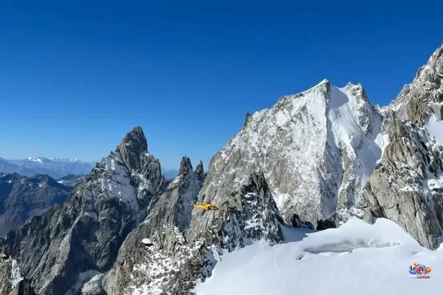 Ngeri! Pendaki Terjebak di Celah Mont Blanc Saat Berton-ton Batu Menghujani Lereng