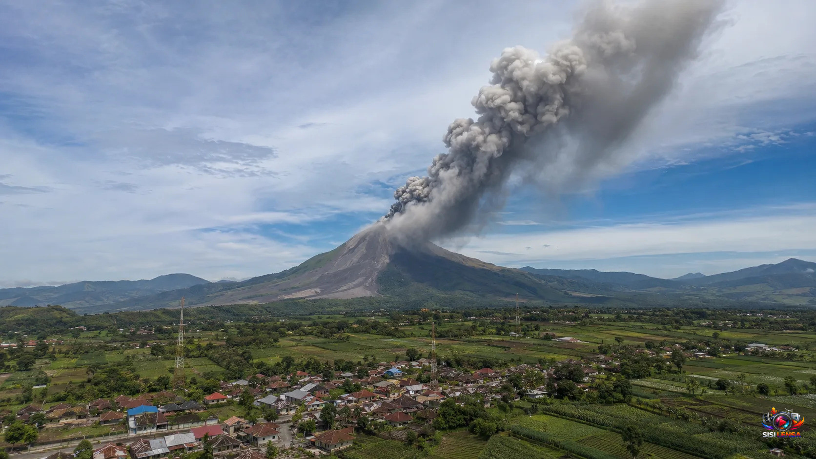 Gunung Sinabung Erupsi, Kolom Abu Membumbung 3,5 Kilometer dan Condong ke Timur-Tenggara