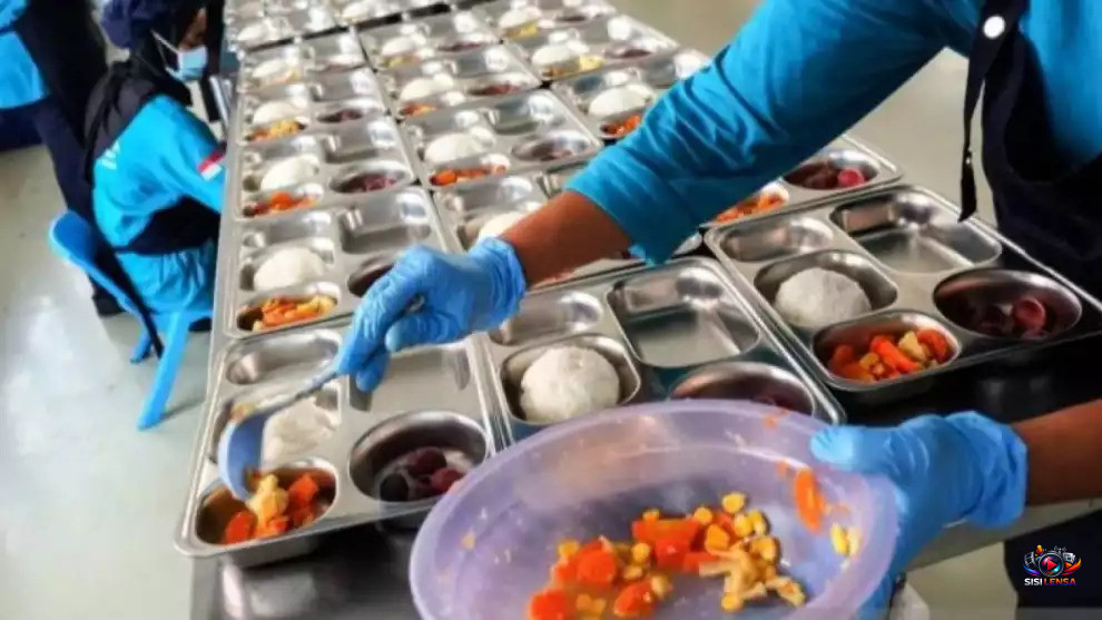 Ratusan Santri di Sidoarjo Diduga Keracunan Usai Santap MBG, BGN Ungkap Makanan Dibagikan Lebih dari 4 Jam Setelah Dimasak
