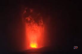 Anak Krakatau Kembali Erupsi, Lava Pijar Menyembur seperti Air Mancur, Risiko Tsunami Dipastikan Belum Meningkat