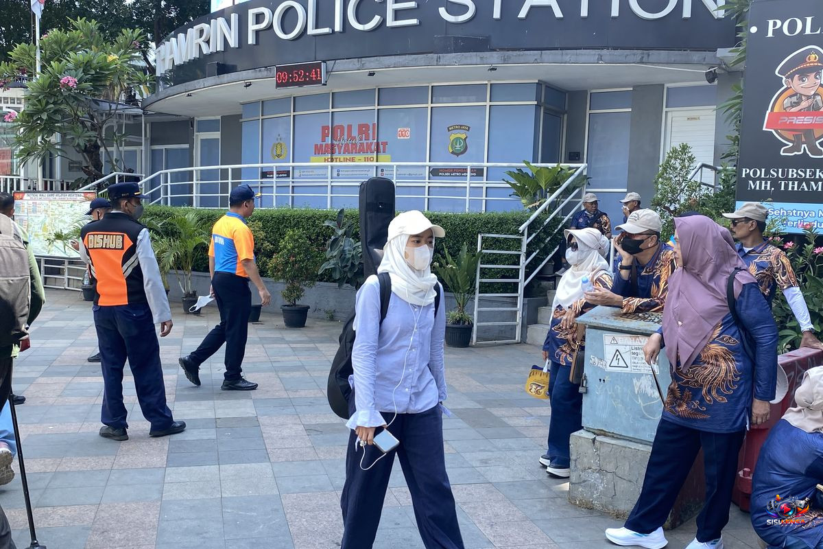 Abu Vulkanik Anak Krakatau Menyebar, Warga Diimbau Pakai Masker N95