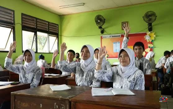 Abu Vulkanik Anak Krakatau Capai Jakarta, Seluruh Sekolah di Jakarta Terapkan PJJ Mulai Hari Ini