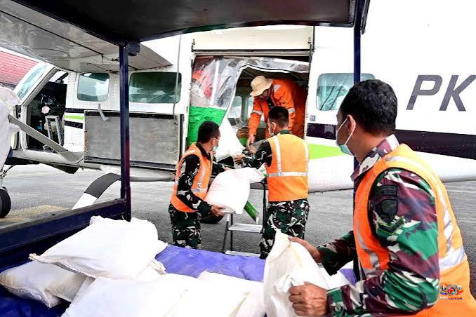 TNI Dukung Operasi Modifikasi Cuaca di Kalsel, 3 Ton NaCl Disemai untuk Tekan Karhutla