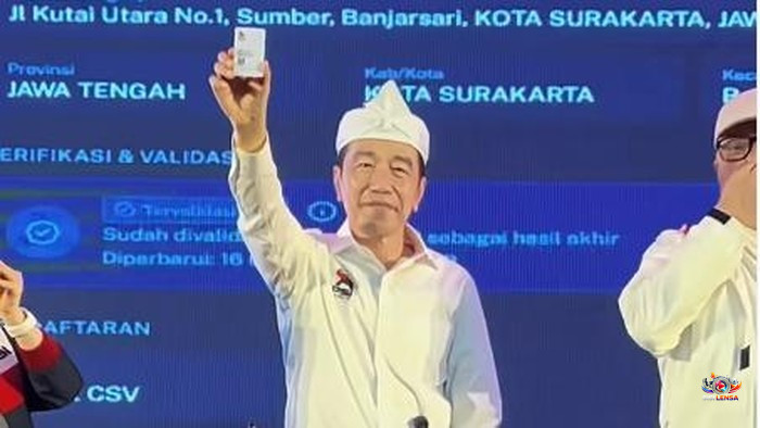 Jokowi Tunjukkan KTA PSI, Tegaskan Sudah Bergabung Sejak Oktober 2025